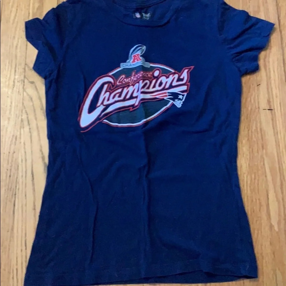 Women’s New England Patriots blue short sleeve t-shirt small - Picture 1 of 3